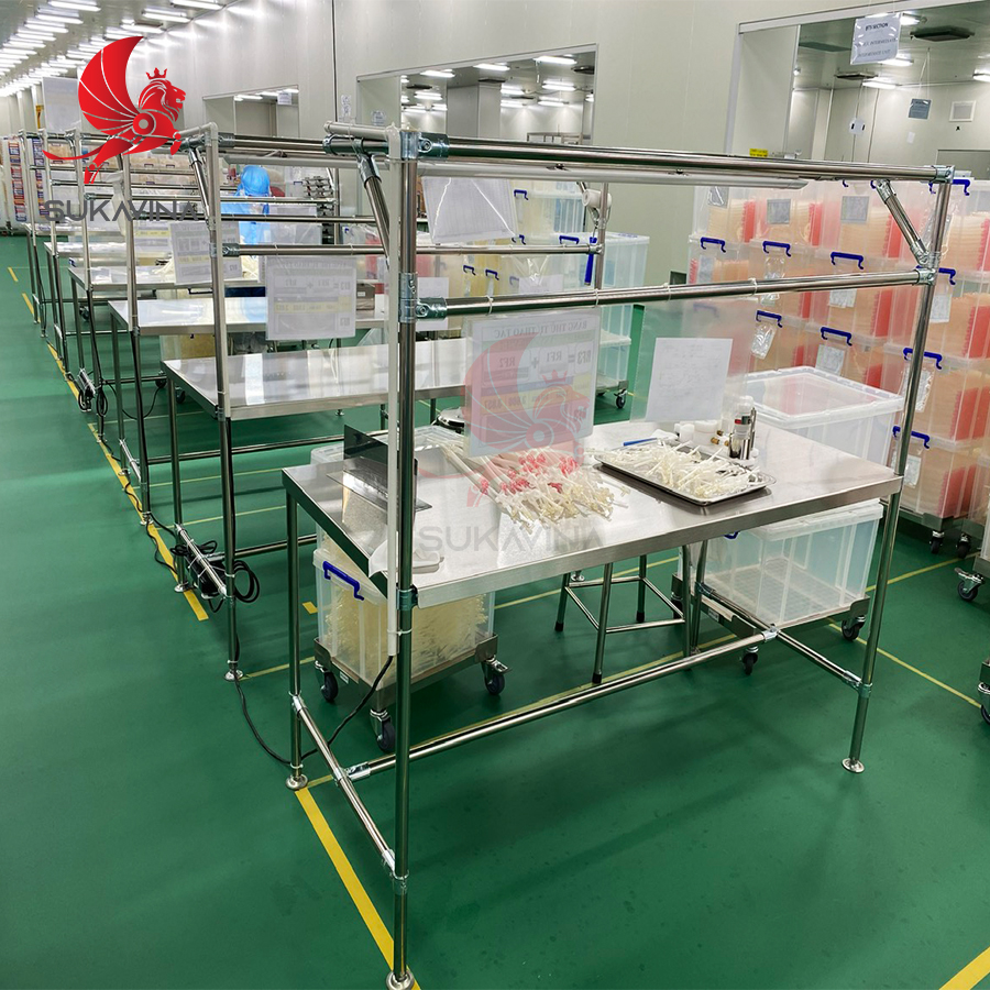 B&agrave;n thao t&aacute;c inox