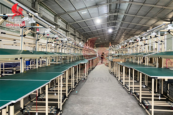 Sukavina lắp đặt b&agrave;n thao t&aacute;c nh&agrave; xưởng