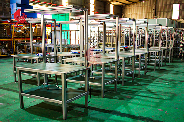 ban-thao-tac-xuong-co-khi-nho 2.jpg (387 KB)