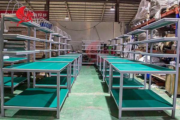 ban-thao-tac-xuong-co-khi-nho 7.jpg (300 KB)