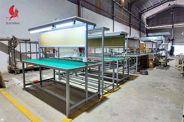 Mặt bàn thao tác được dán ESD chống tĩnh điện cach-chon-ban-thao-tac-theo-nganh-san-xuat 7.jpg (265 KB)