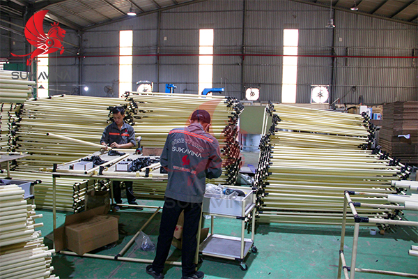 kệ h&agrave;ng ống th&eacute;p bọc nhựa