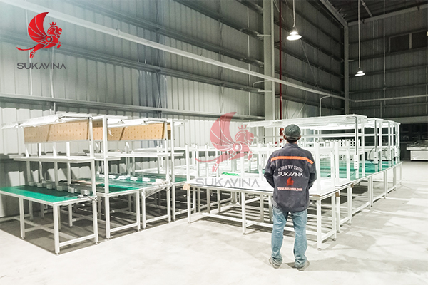 G&iacute;a b&agrave;n thao t&aacute;c khung th&eacute;p sơn tĩnh điện