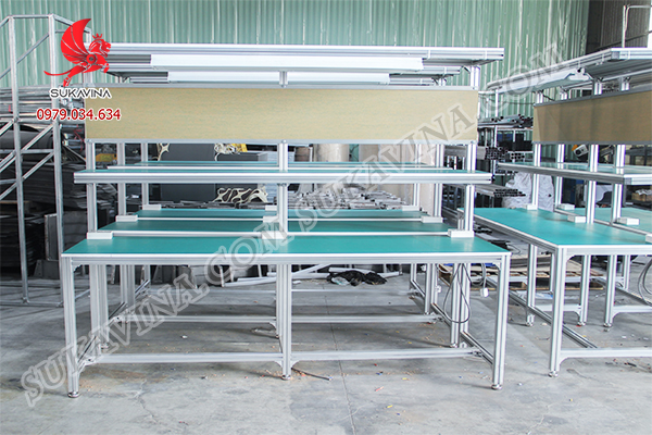 5 ƯU ĐIỂM NỔI BẬT CỦA BÀN THAO TÁC CÓ GIÁ KỆ TRONG CÔNG NGHIỆP 