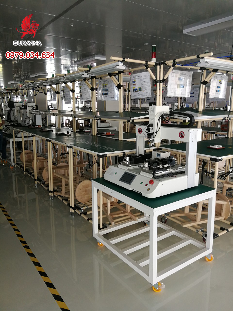 Bàn thao tác khung thép sơn tĩnh điện
