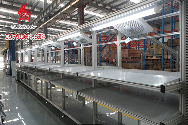 Bàn Thao Tác Gắn Phụ Kiện