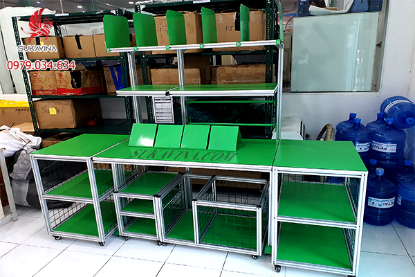 Bàn Thao Tác Khung Nhôm Định Hình: Ứng Dụng Nhôm Định Hình Trong Sản Xuất Công Nghiệp