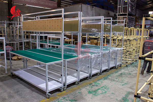 Cách Thiết Kế Bàn Thao Tác Đạt Chuẩn Trong Nhà Xưởng Hiện Đại
