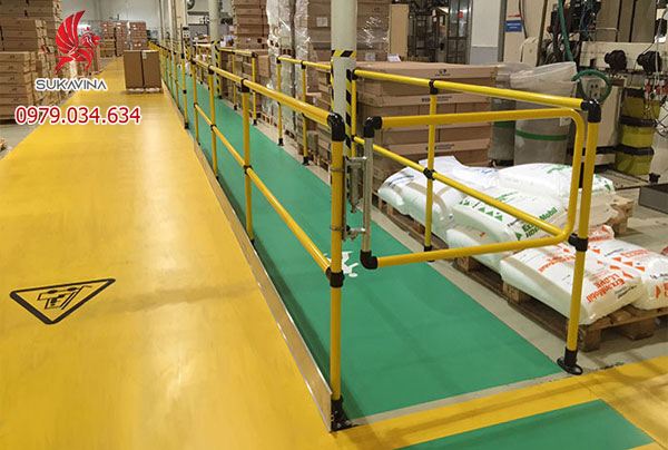 Ống Thép Bọc Nhựa làm hàng rào cảnh báo