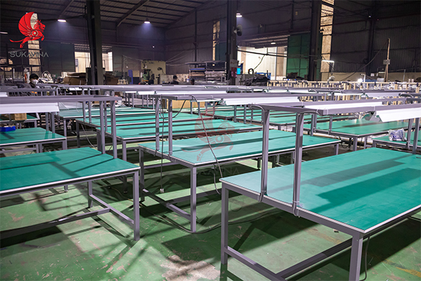 SẢN XUẤT BÀN THAO TÁC, BÀN LẮP RÁP CÔNG NGHIỆP SUKAVINA – GIẢI PHÁP TỐI ƯU CHO NHÀ MÁY HIỆN ĐẠI